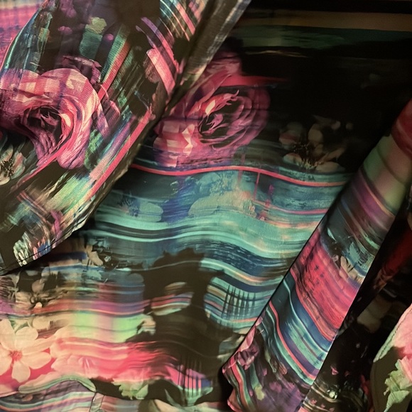 Gorgeous Blouse - Picture 9 of 10